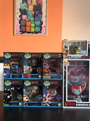 Funko Pop Dungeons & Dragons bundle like new, 8 pieces limited editions