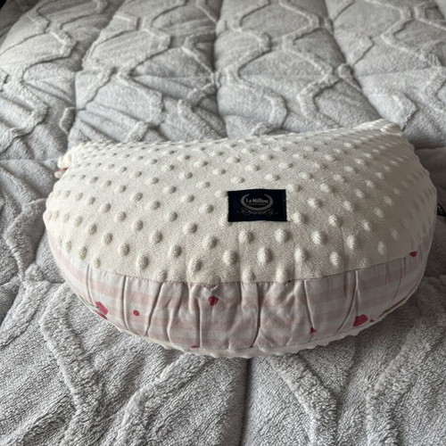 La Millou Kura nursing and pregnancy pillow