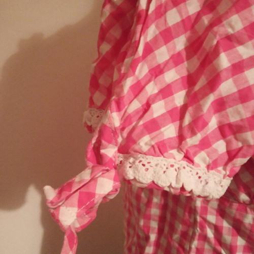 Blouse with buttons and lace used, short sleeve, size L