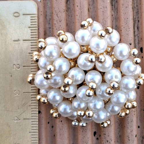 Vintage style pin like new with beads