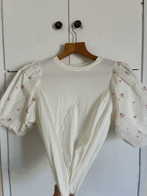 Cotton top with balloon sleeves Sinsay new, white