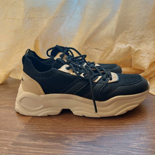 Sneakers γυναικεία Zara 39 σαν καινούργιο, μαύρο και μπεζ