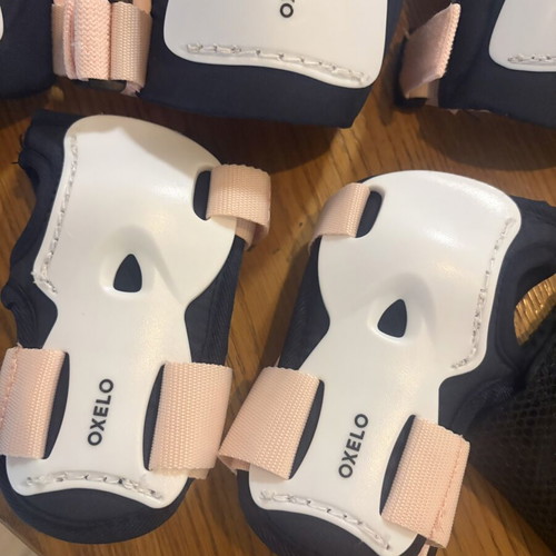 Protective Gear for Rollers like new, includes knee, elbow, hand pads and bag