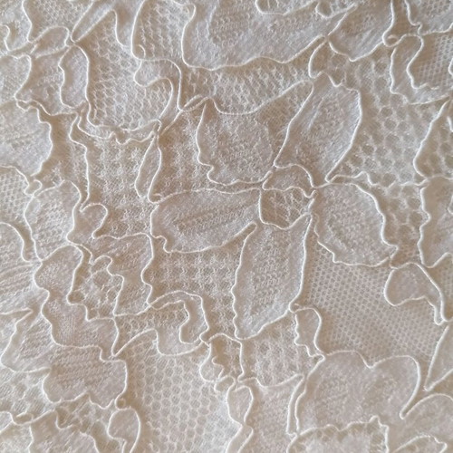 Elastic Chantilly lace new, cream with intricate flowers 5.15m