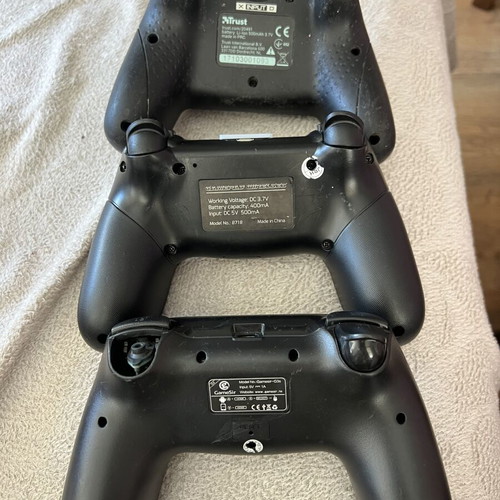 Controllers for PC, Android, iOS, PlayStation used, minor defects