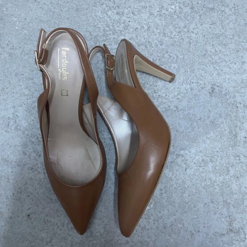 Leather beige pumps, size 37