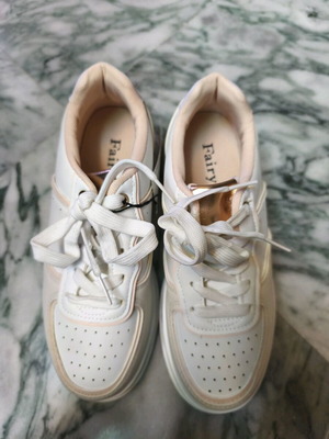 Fairy sneakers new, white with pink details, size 36