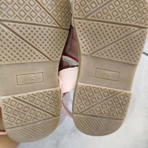 Children's sandals size 25 pink like new