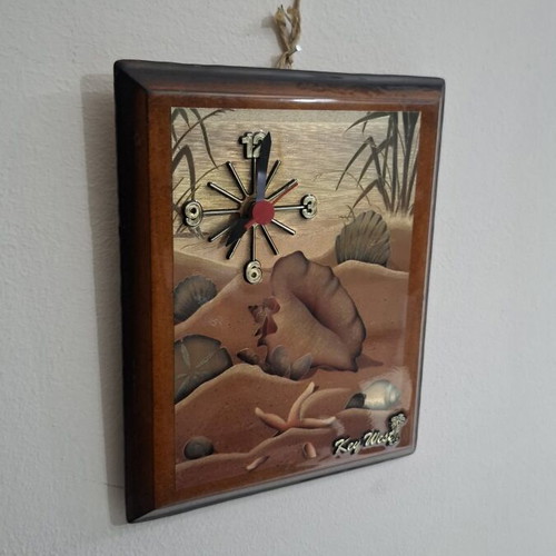 Key West Wooden Wall Clock 1992 like new, analog