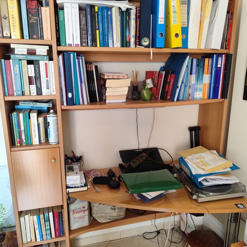Neoset bookshelf with desk like new