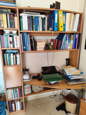 Neoset bookshelf with desk like new