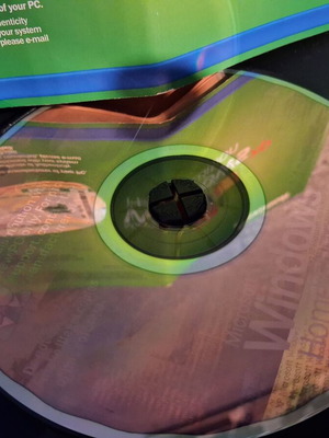 Authentic Windows XP Home Edition like new