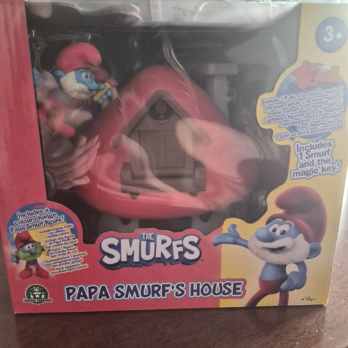 Papa Smurf magic house toy with color-changing figure