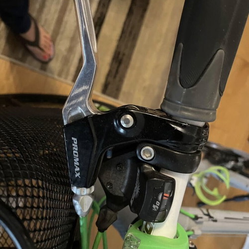 Road bike like new, 27 inch wheels, city type, gears