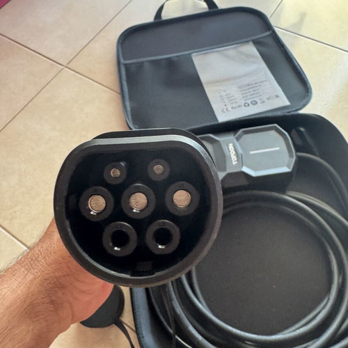 Car Charger like new with adjustable 8 to 16 amp settings