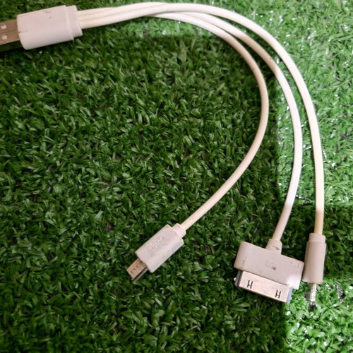 3-in-1 multi-USB charging cable with Micro-USB, Apple Lightning and 30-pin connectors