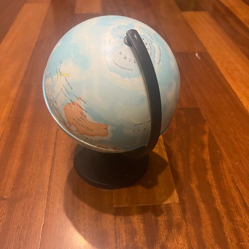 Globe like new