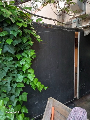 Container like new