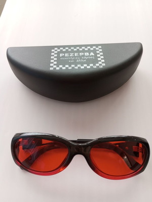 Retro sunglasses with red lenses and case like new