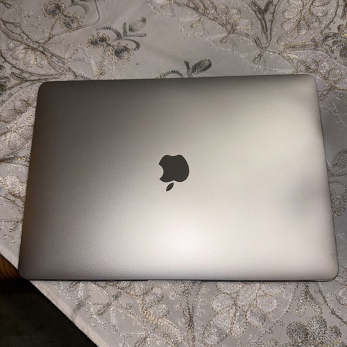 Apple M1 Laptop 8GB RAM 256GB SSD like new