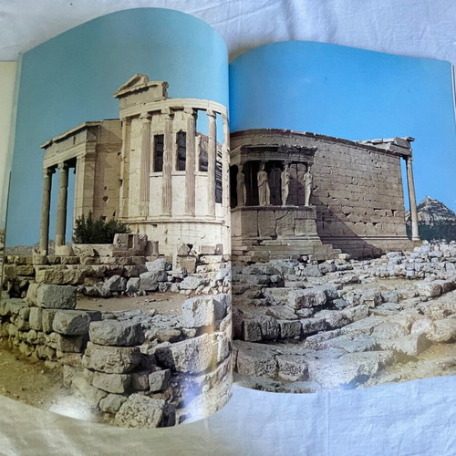 Set of used books and brochures on fine arts and archaeology