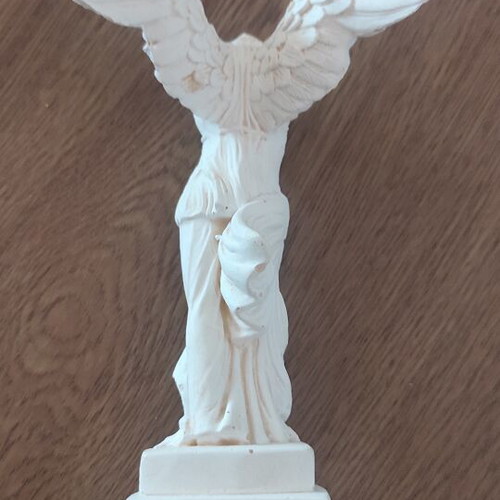 Victory of Samothrace statuette like new