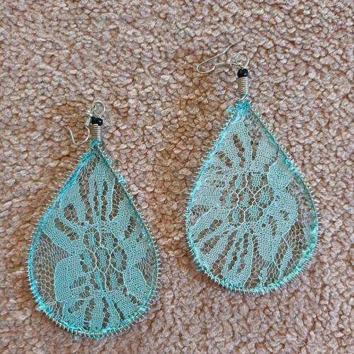 Set of 2 faux bijoux earrings like new, turquoise