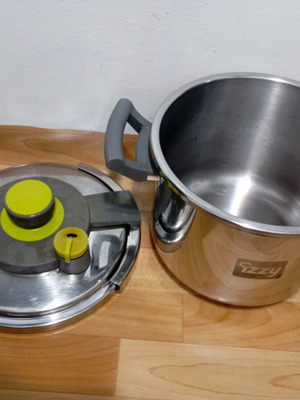 Izzy Pressure Cooker 8 Liter Used, Good Working Condition