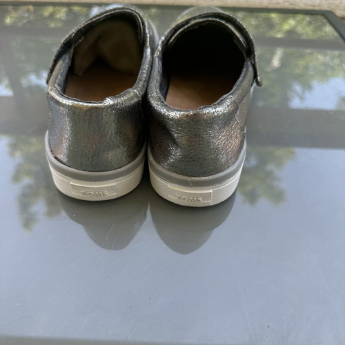 TOMS Metallic Leather Slip-On Sneakers like new, size 38, silver