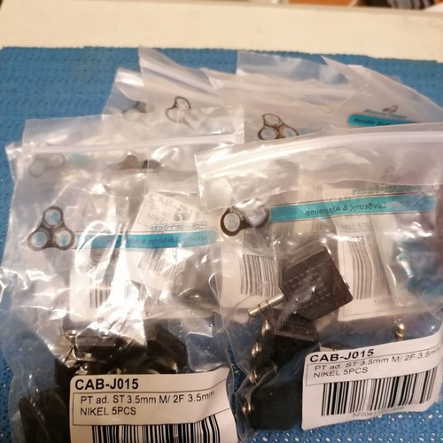 Stereo adapters 3.5mm/m to 2x3.5mm/f new, pack of 40 pcs