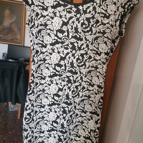 Women's fitted dress used, black and white, size S
