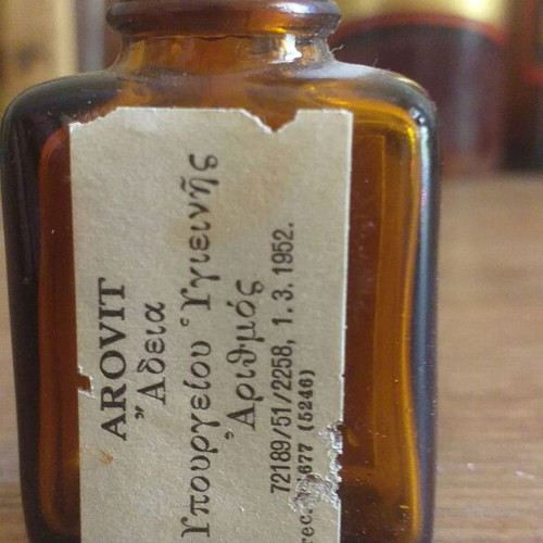 Collectible glass vials used, set of 8 pieces