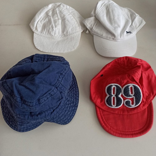 Boys' hats used, pack of 4, excellent condition