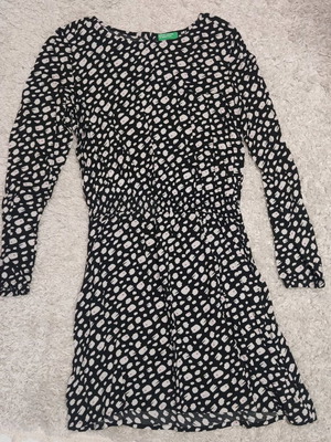 Benetton dress like new, lightweight with elastic waist, 150cm