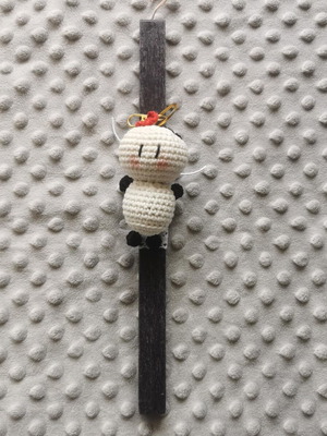 Candle with crocheted Bigli Migli keychain made to order