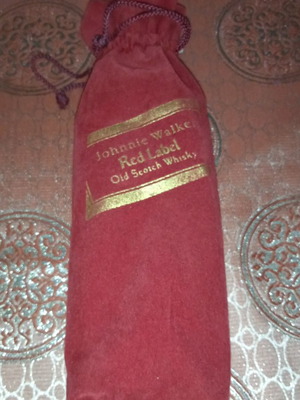Уиски Johnnie Walker Red Label ново със събираема кадифена торбичка