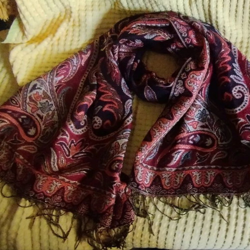 Burgundy shoulder scarf like new