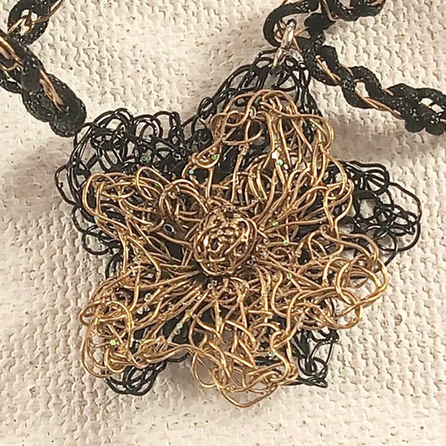 Pendant flower handwoven with metal wire made to order