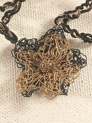 Pendant flower handwoven with metal wire made to order