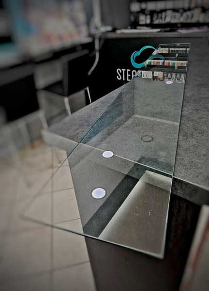 Γυάλινα ράφια  150cmX20cm πάχος 5mm