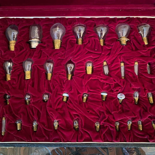 Vintage car bulb collectible set case used