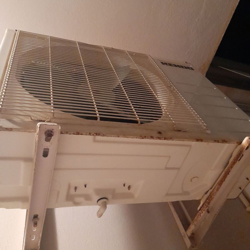 Kendo 9000 BTU air conditioner like new