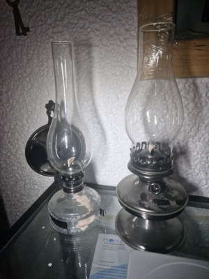 Vintage lamps set of 2 like new with glass chimneys