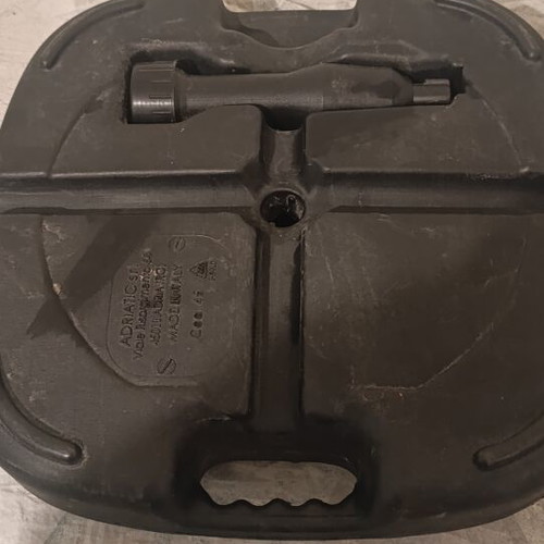 Plastic umbrella base 20 lt used, square, recycled polypropylene