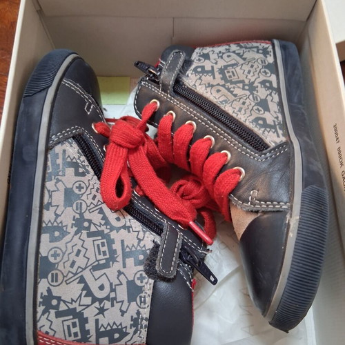 Geox boots size 26 unisex used with leather sole and zipper