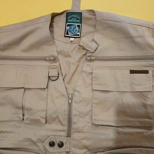 Fishing vest new, beige with 22 pockets
