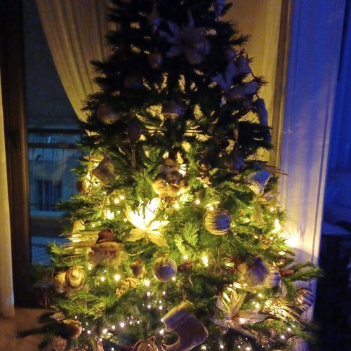 Christmas tree like new 210cm with decorations, lights, nativity and 2 gifts