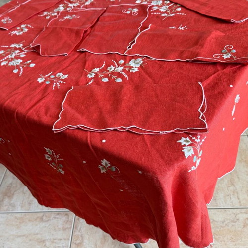 Linen round tablecloth diameter 1.50 like new