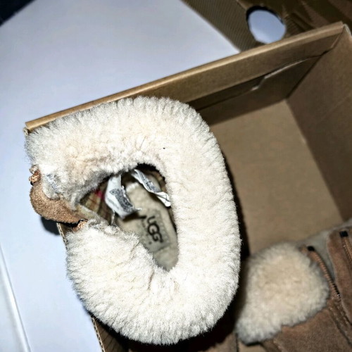 Ugg boots size 23.5 and sandals size 25 like new, beige