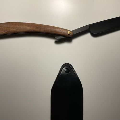 Straight Razor with Leather Case and Wooden Handle new